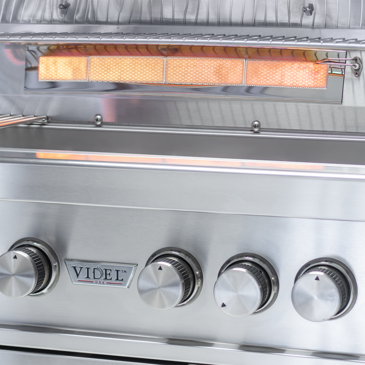 42" 5-Burner Grill - control panel and VIDEL badge detail